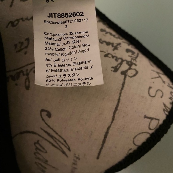 Elegant Black Lace Sleeve Top - Picture 5 of 5